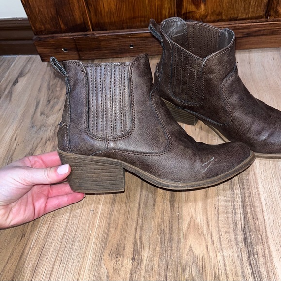 Forever 21 brown heeled fall boots - Picture 2 of 6